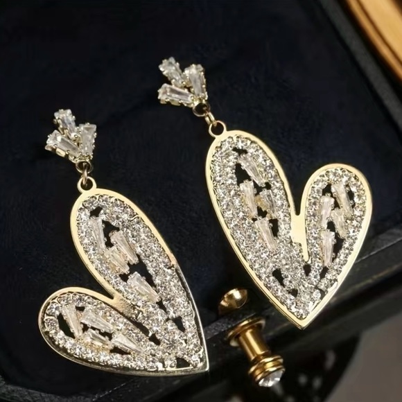 NWT Gold Heart Earrings - Picture 3 of 3